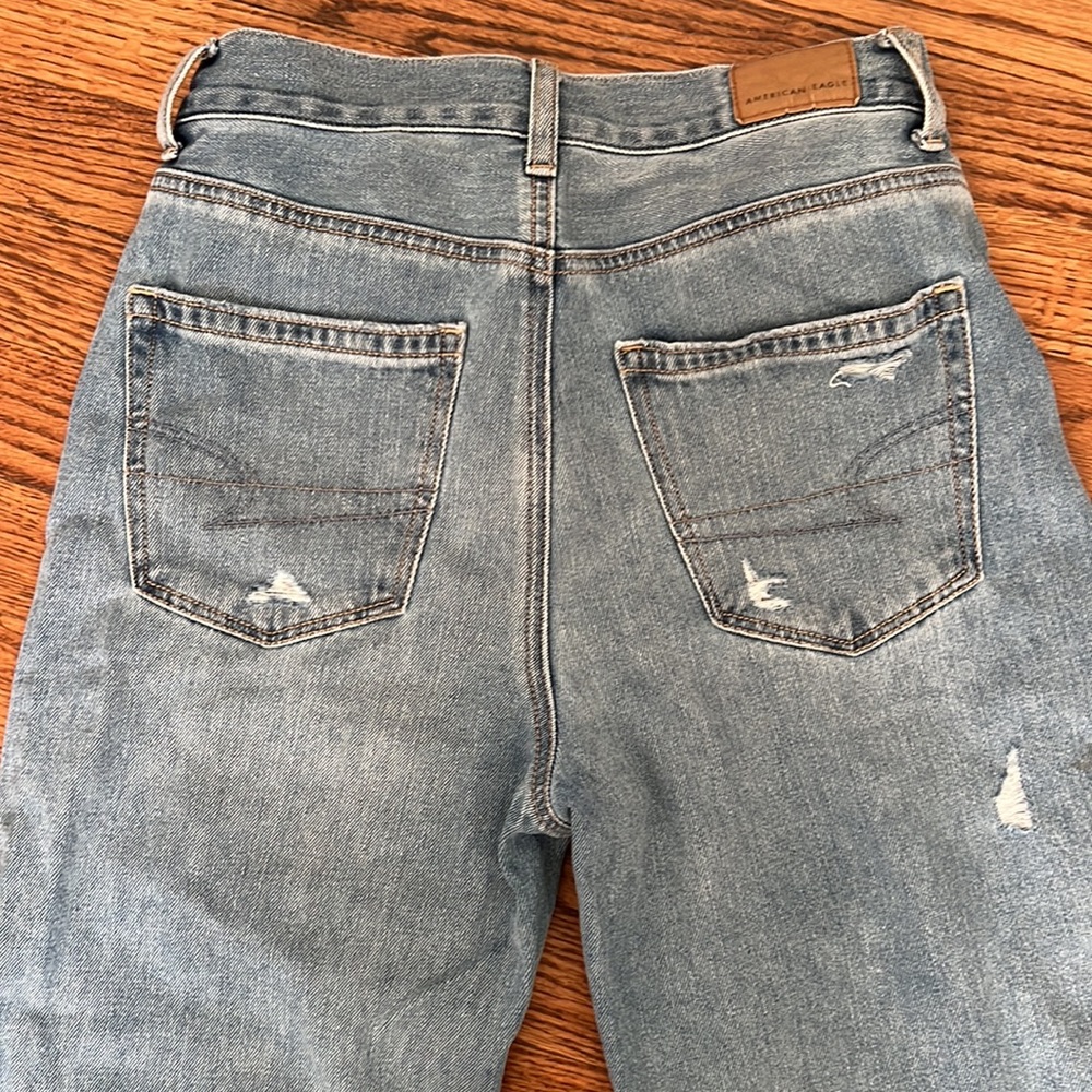 AE Ripped Mom Jean - Picture 7 of 9